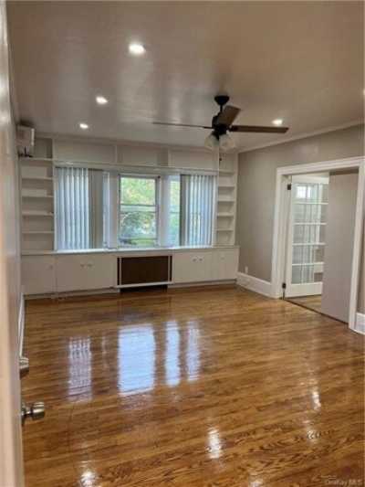 Home For Rent in Mount Vernon, New York
