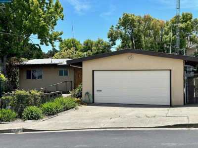 Home For Sale in El Sobrante, California