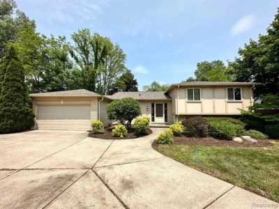 Home For Sale in Farmington, Michigan