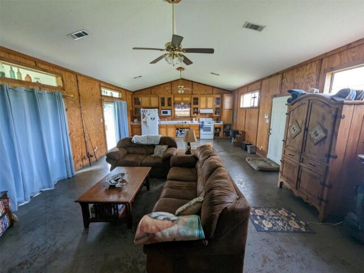 Picture of Home For Sale in Bridgeport, Texas, United States