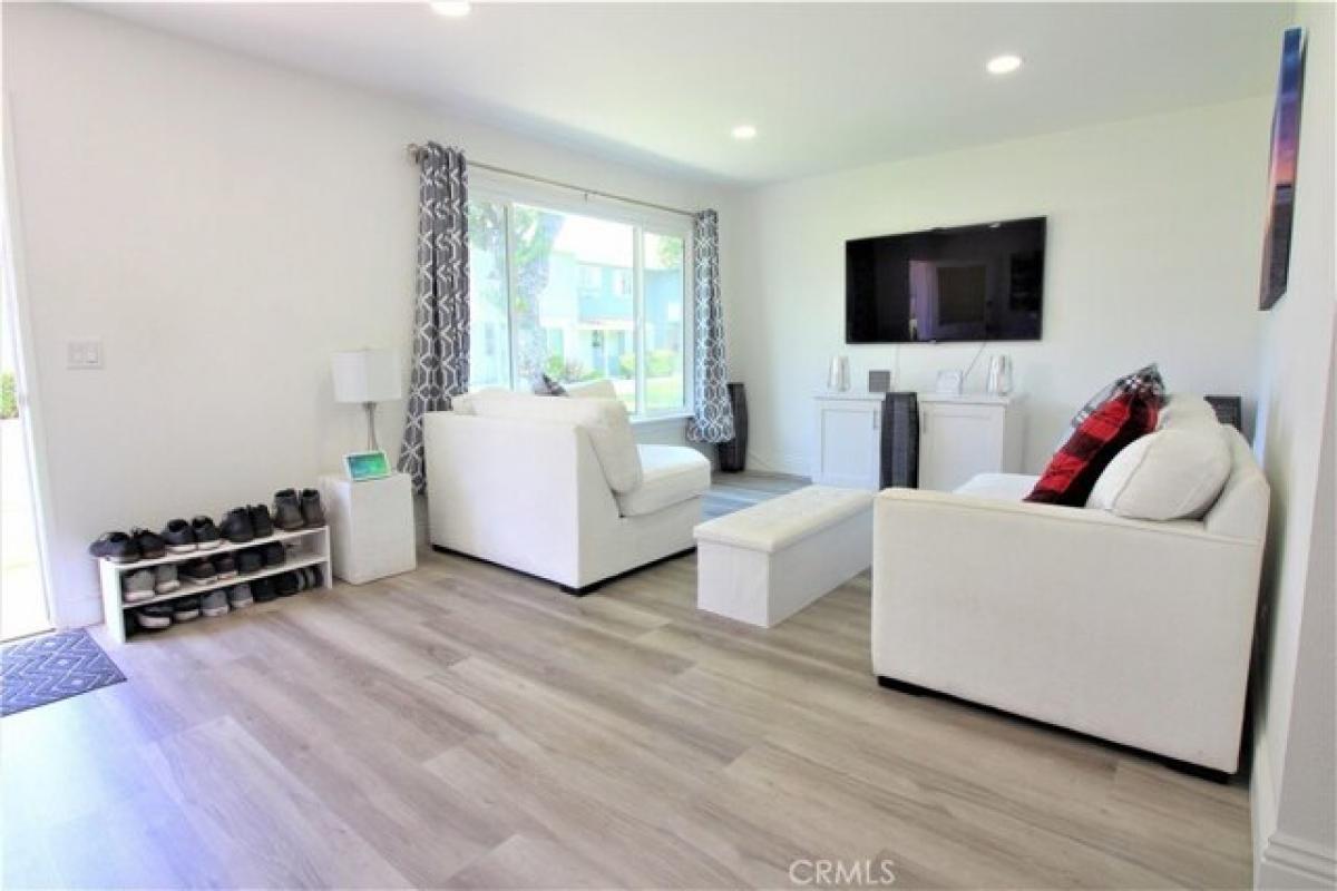 Picture of Home For Sale in Huntington Beach, California, United States