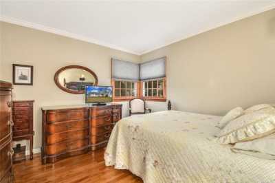 Home For Sale in Kings Park, New York