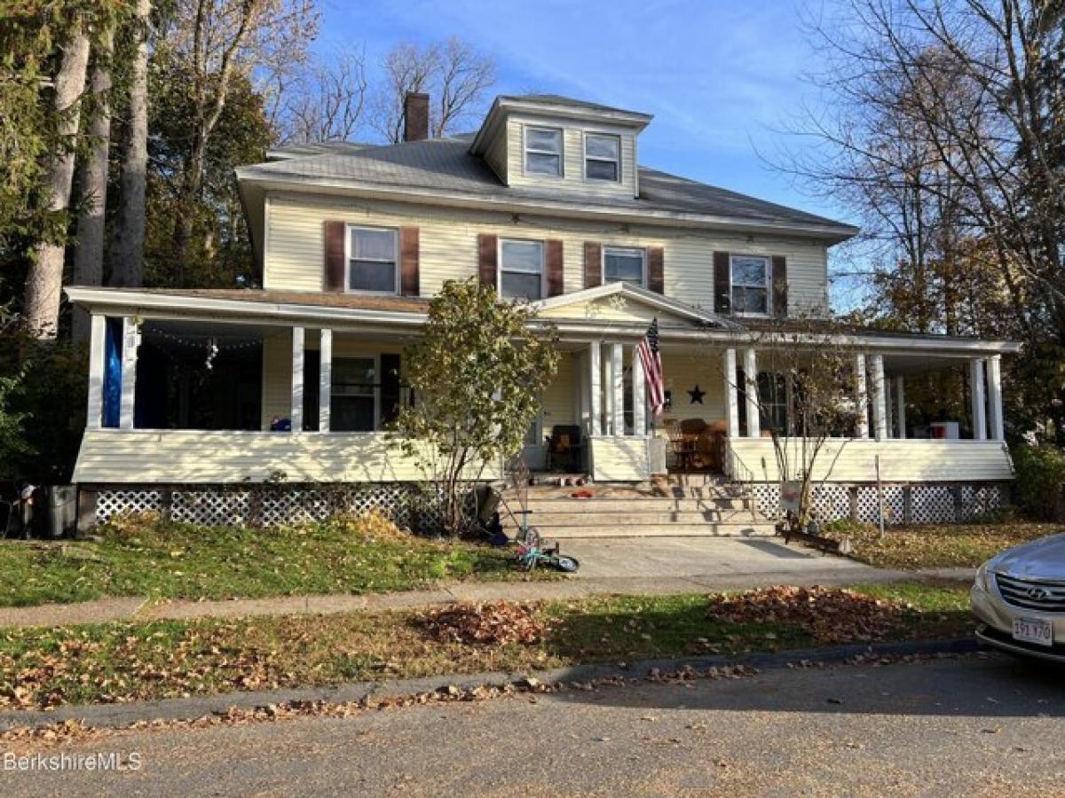 Picture of Home For Sale in Pittsfield, Massachusetts, United States