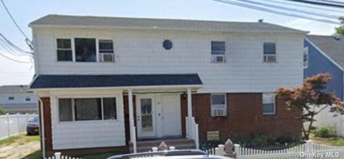 Picture of Home For Rent in Elmont, New York, United States