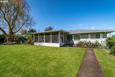 Home For Sale in Pleasant Hill, Oregon