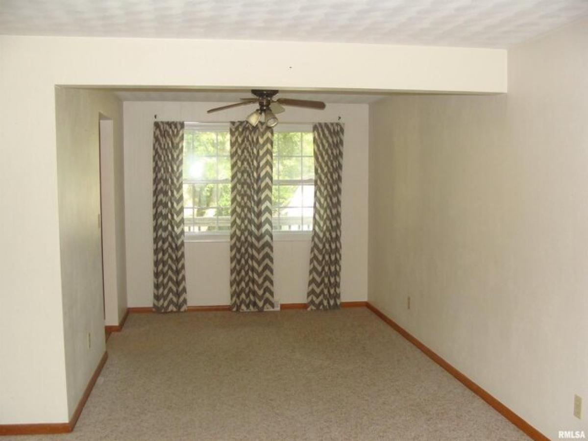 Picture of Home For Sale in Farmington, Illinois, United States