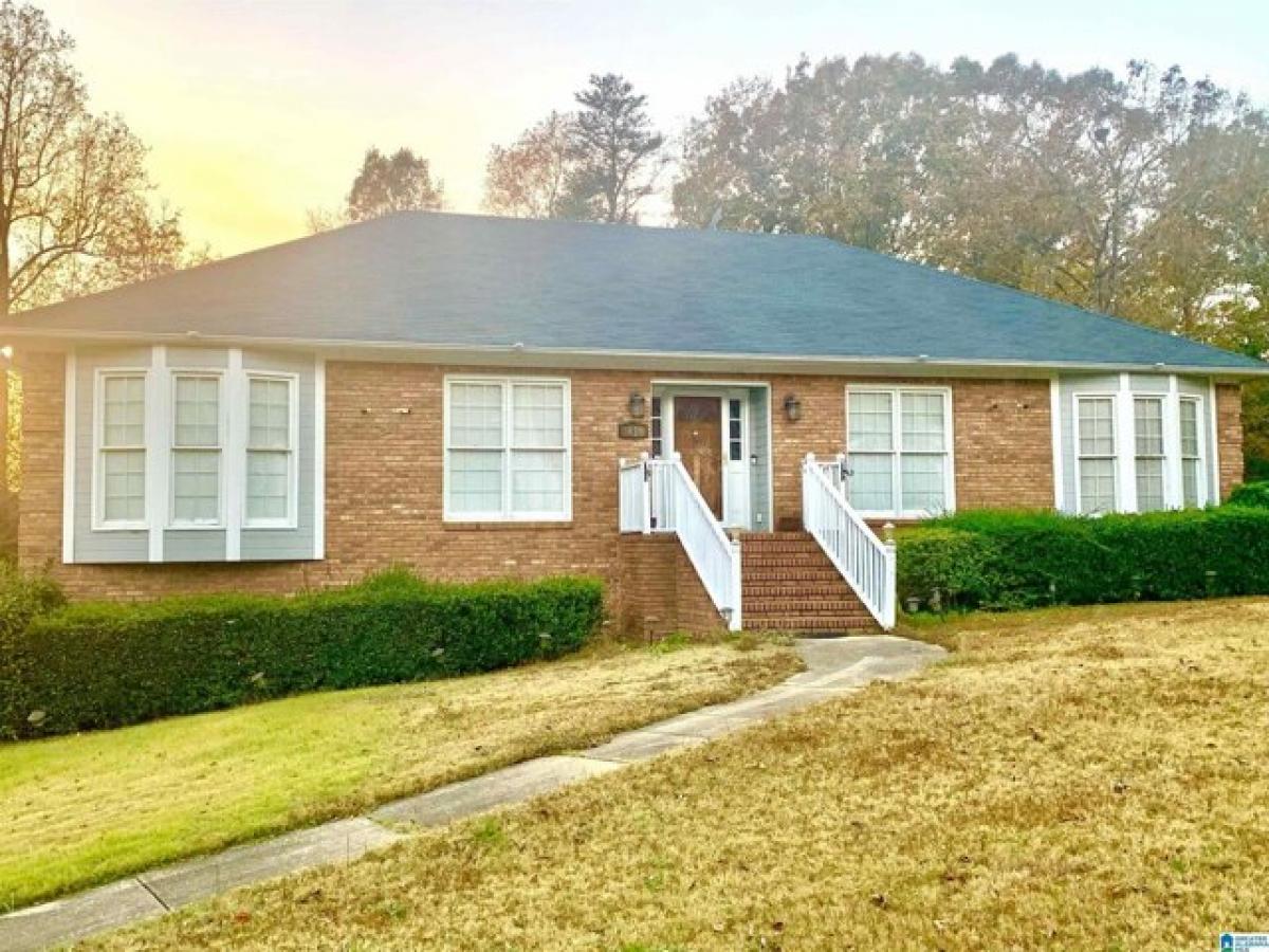 Picture of Home For Sale in Pleasant Grove, Alabama, United States