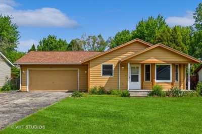 Home For Sale in Poplar Grove, Illinois