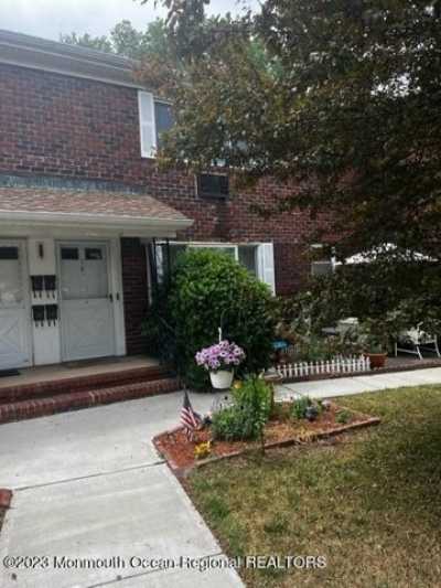 Home For Sale in Eatontown, New Jersey