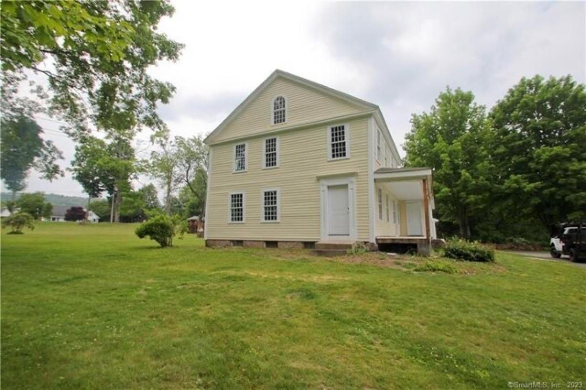 Picture of Home For Sale in Suffield, Connecticut, United States
