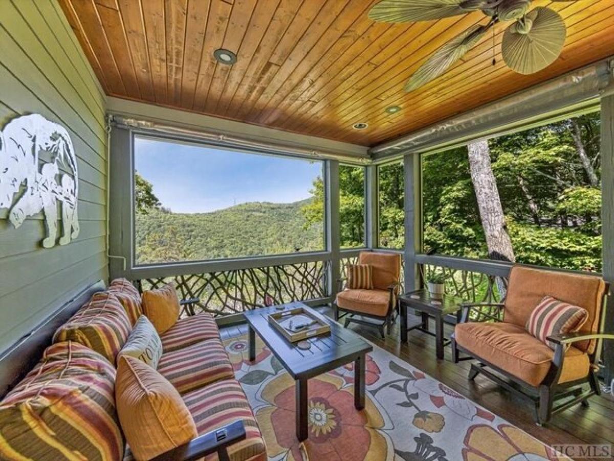 Picture of Home For Sale in Lake Toxaway, North Carolina, United States