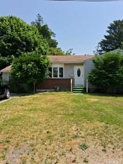 Home For Rent in Central Islip, New York