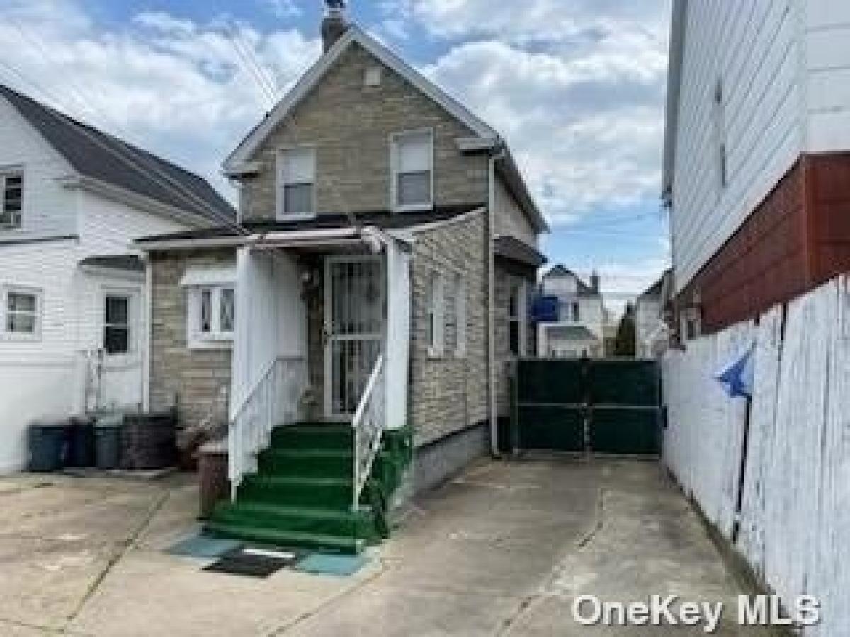 Picture of Home For Sale in Ozone Park, New York, United States