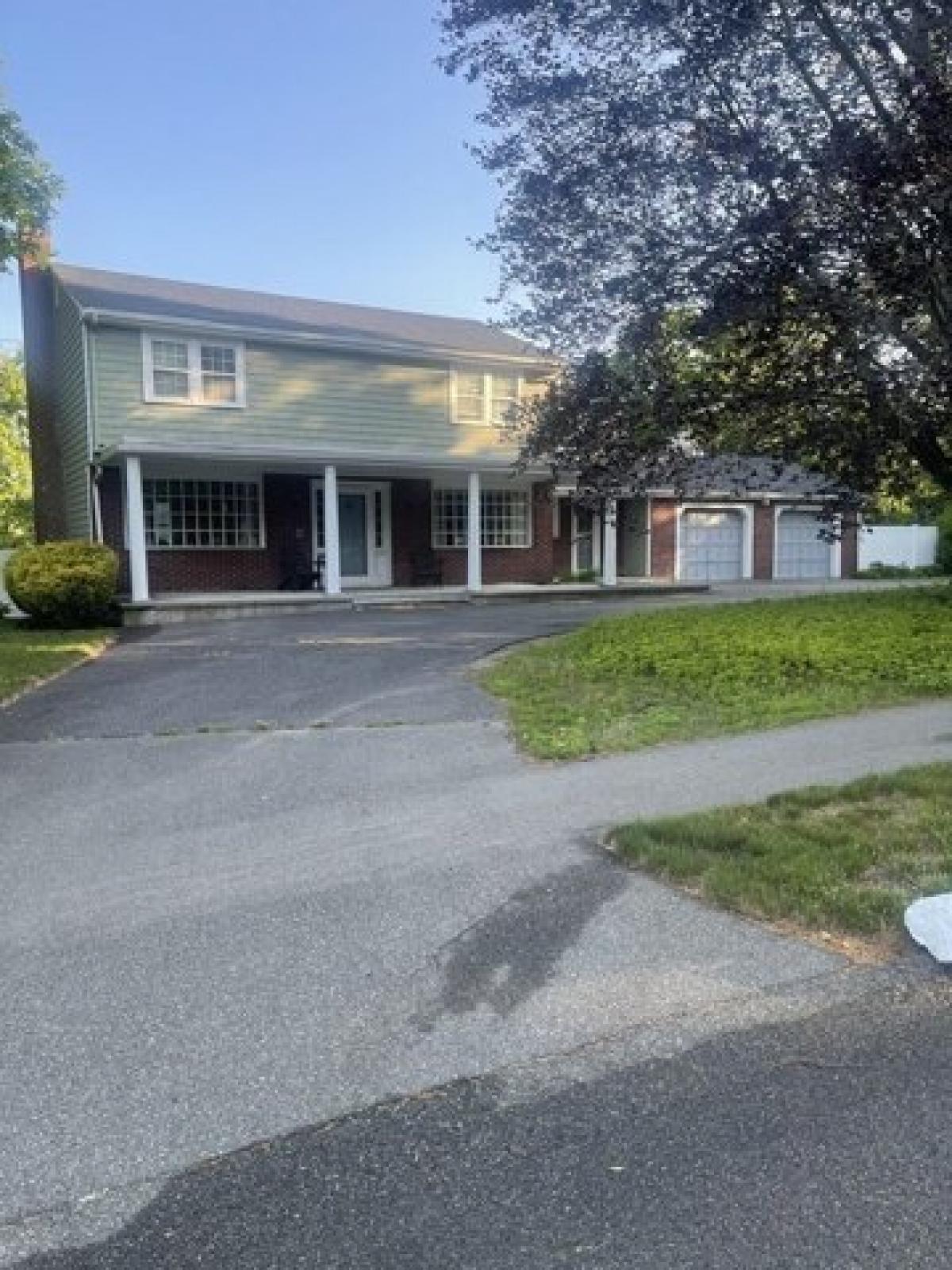 Picture of Home For Sale in Milton, Massachusetts, United States