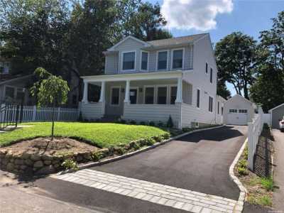 Home For Sale in Huntington Station, New York