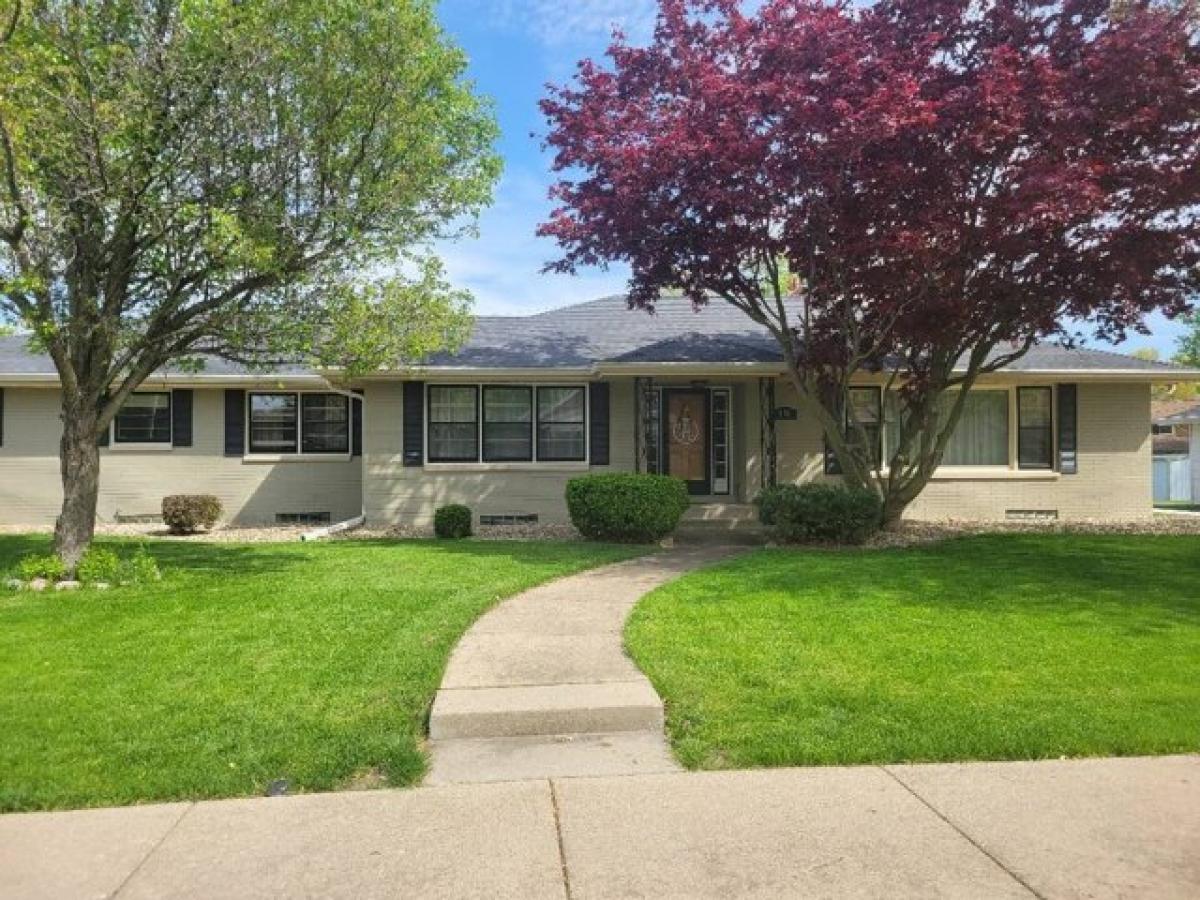 Picture of Home For Sale in Morton, Illinois, United States