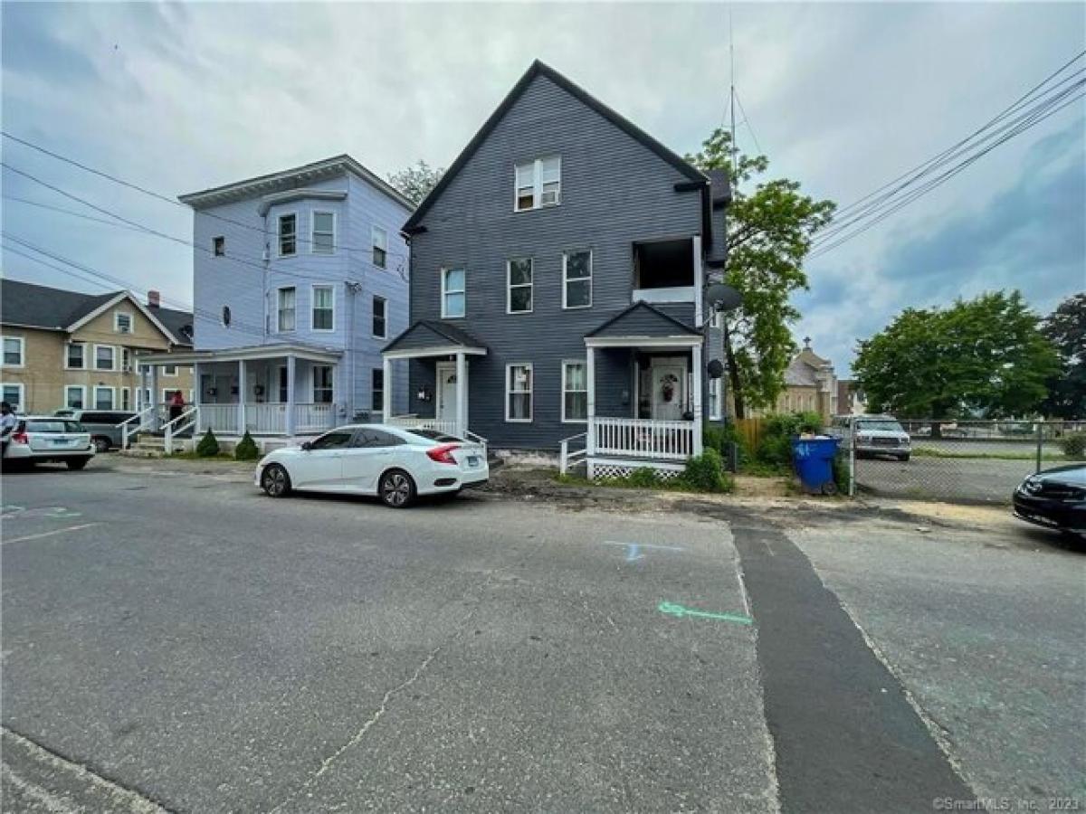 Picture of Home For Sale in Waterbury, Connecticut, United States