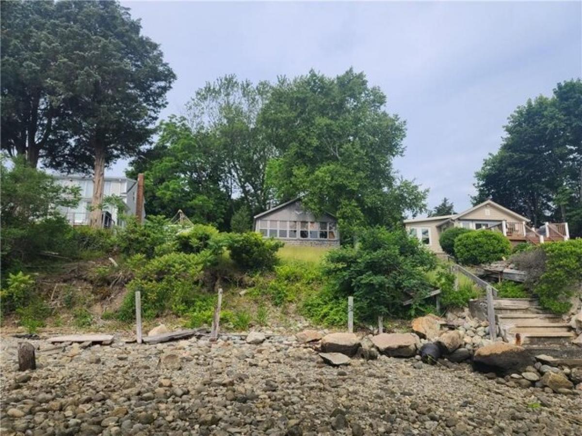 Picture of Home For Sale in Portsmouth, Rhode Island, United States