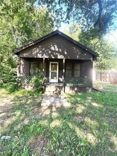Home For Sale in Chickasha, Oklahoma