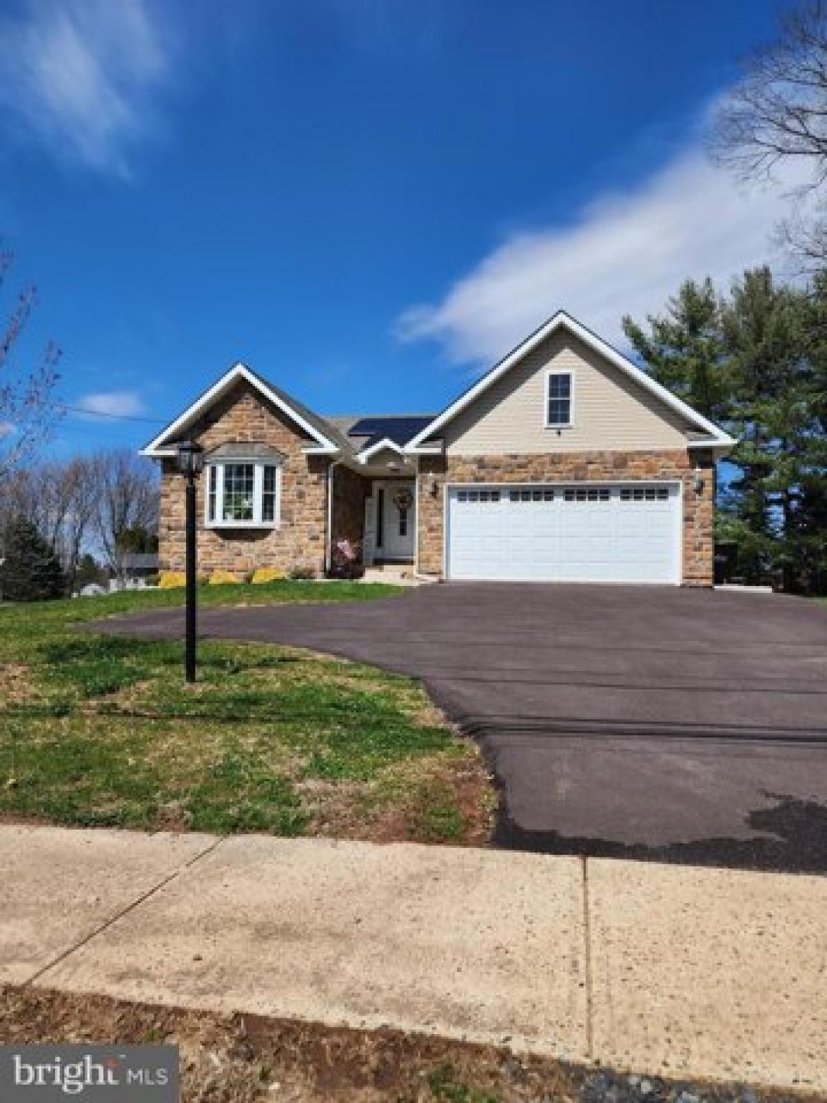Picture of Home For Sale in Harleysville, Pennsylvania, United States