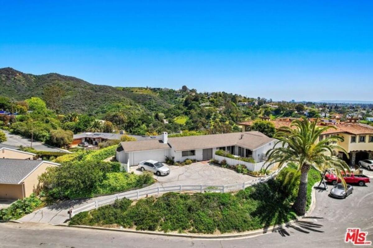 Picture of Home For Sale in Pacific Palisades, California, United States