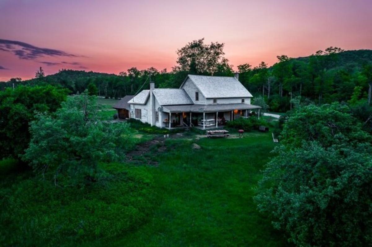 Picture of Home For Sale in Lake Placid, New York, United States