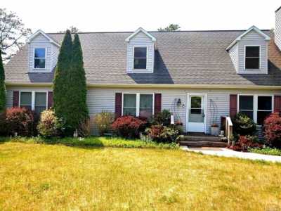 Home For Sale in Hampton Bays, New York