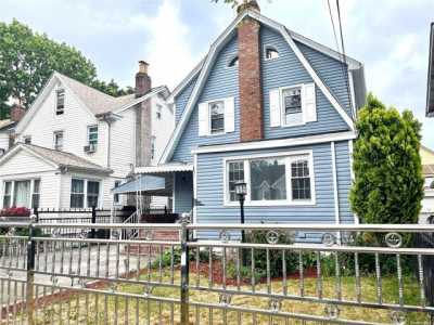 Home For Sale in Saint Albans, New York