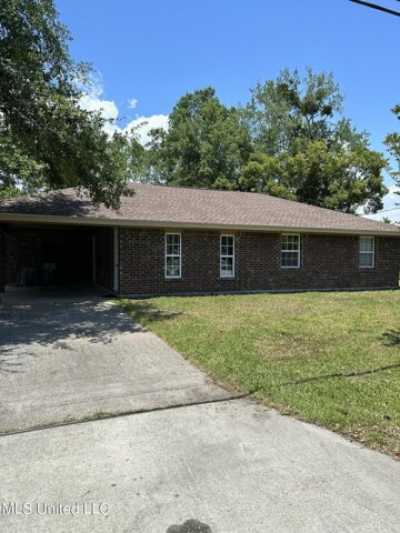 Home For Sale in Waveland, Mississippi