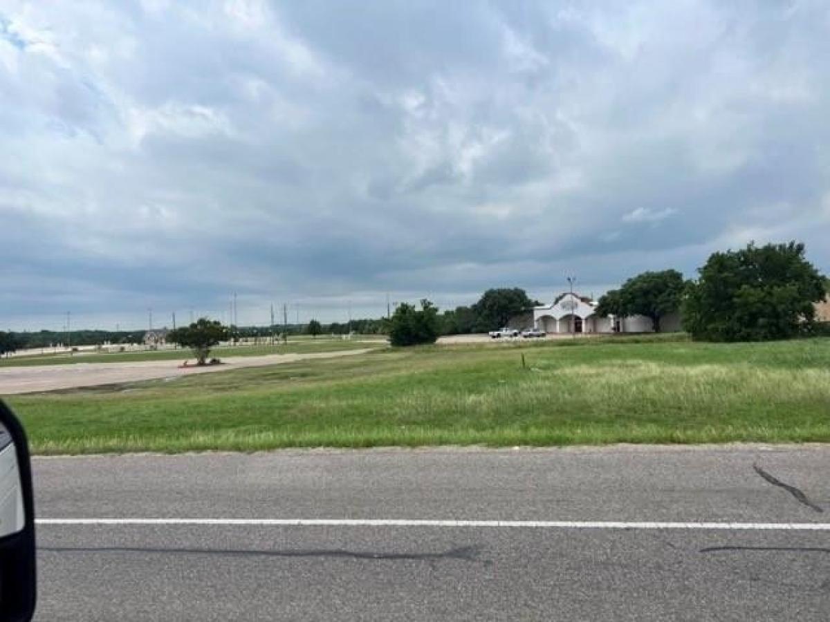 Picture of Residential Land For Sale in Ennis, Texas, United States