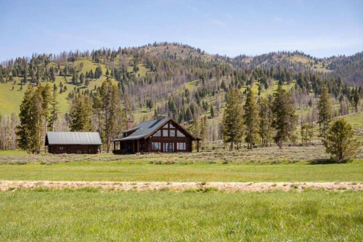Picture of Home For Sale in Stanley, Idaho, United States