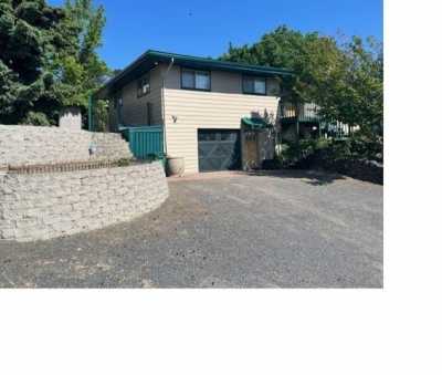 Home For Sale in Colfax, Washington