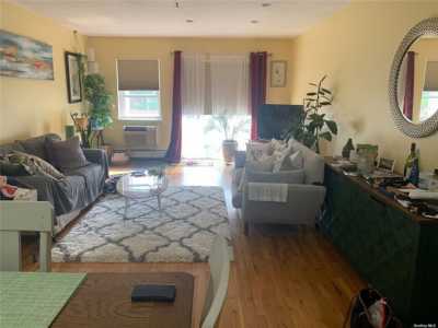 Home For Rent in Holtsville, New York