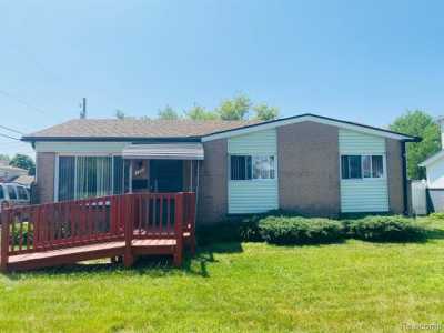 Home For Sale in Pontiac, Michigan