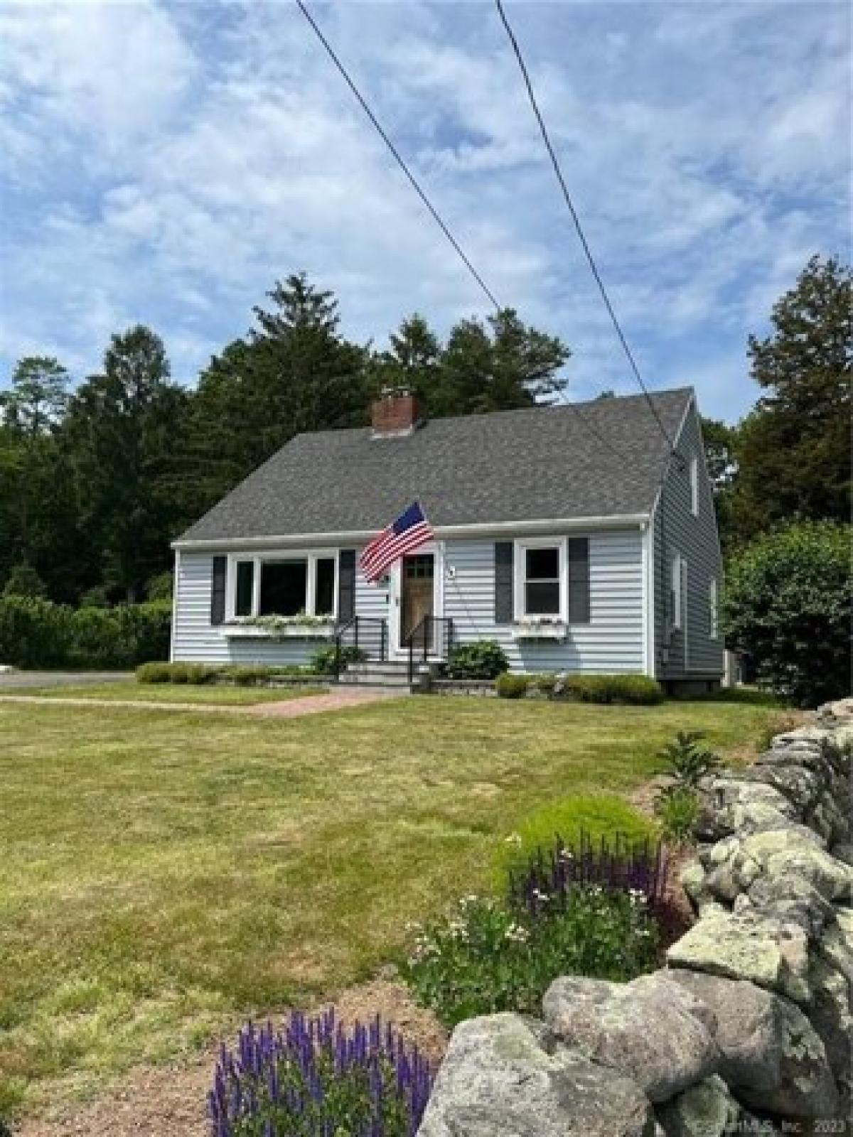 Picture of Home For Sale in Groton, Connecticut, United States
