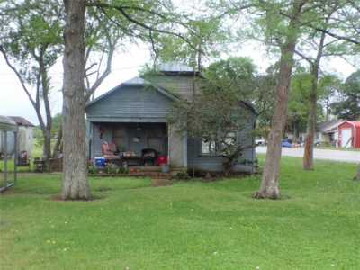 Home For Sale in Wallis, Texas