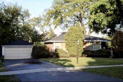 Home For Sale in Clarendon Hills, Illinois
