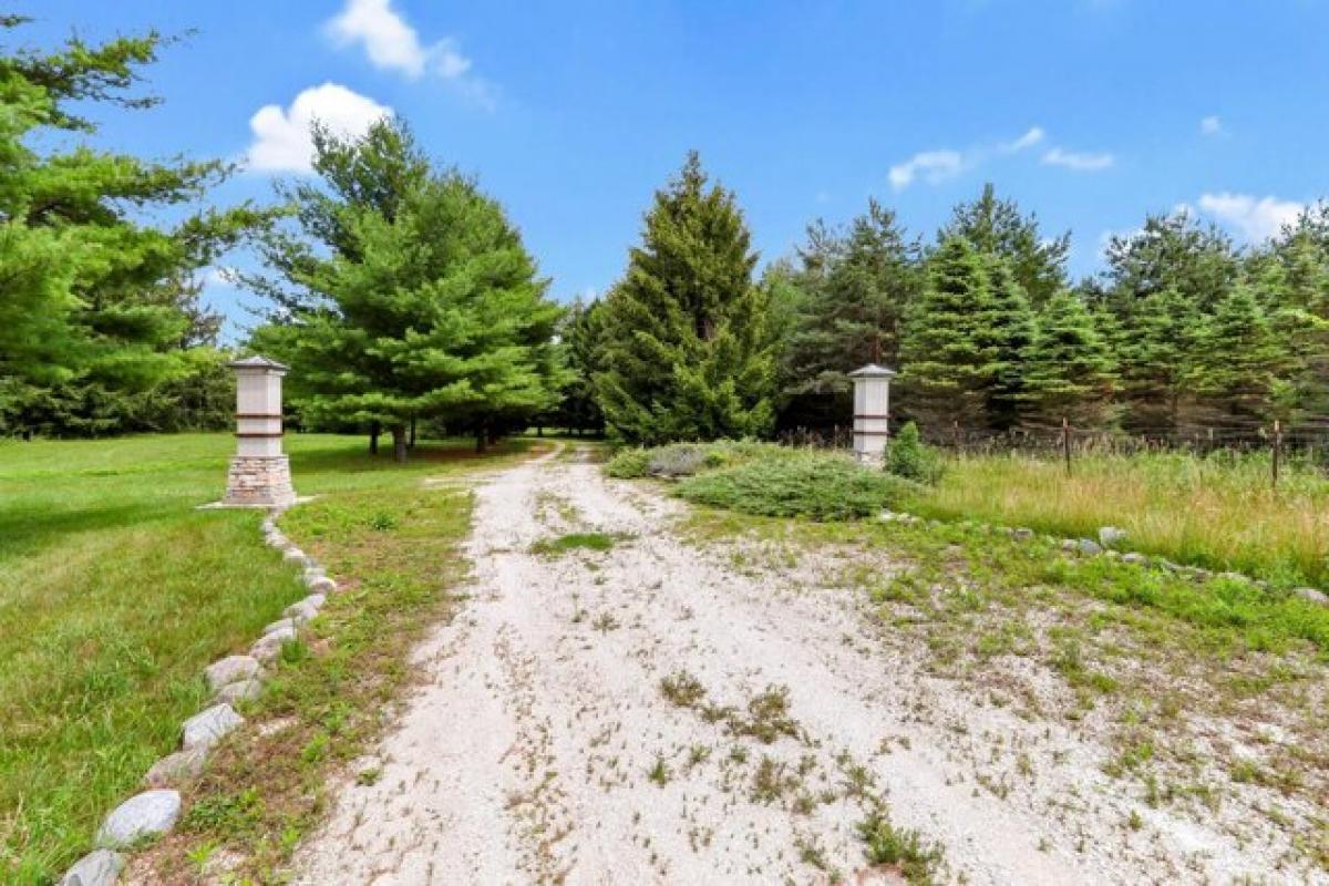 Picture of Residential Land For Sale in Fontana, Wisconsin, United States
