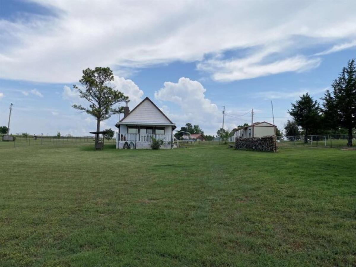 Picture of Home For Sale in Waurika, Oklahoma, United States