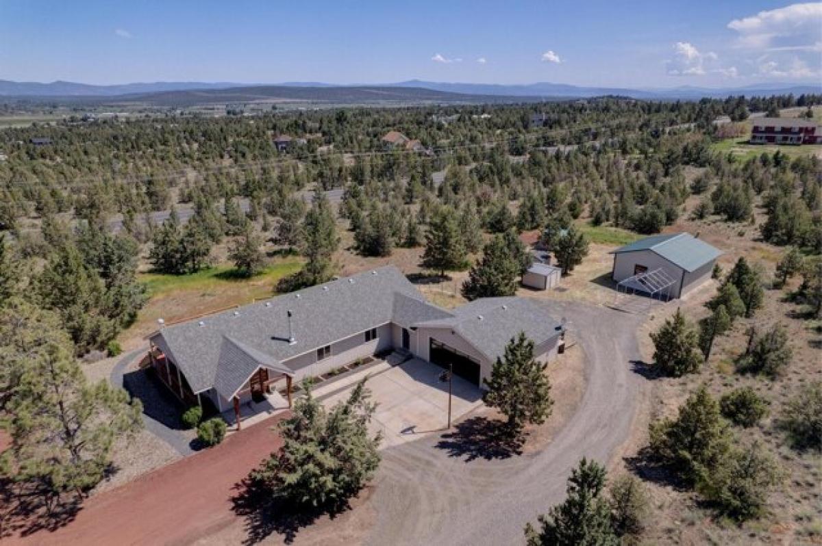 Picture of Home For Sale in Powell Butte, Oregon, United States