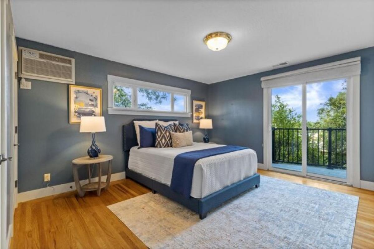 Picture of Home For Sale in Redwood City, California, United States