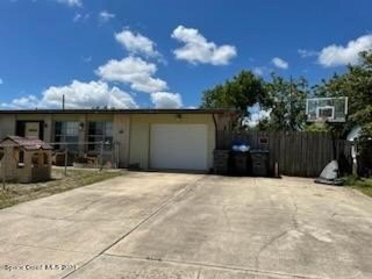 Picture of Home For Sale in Titusville, Florida, United States