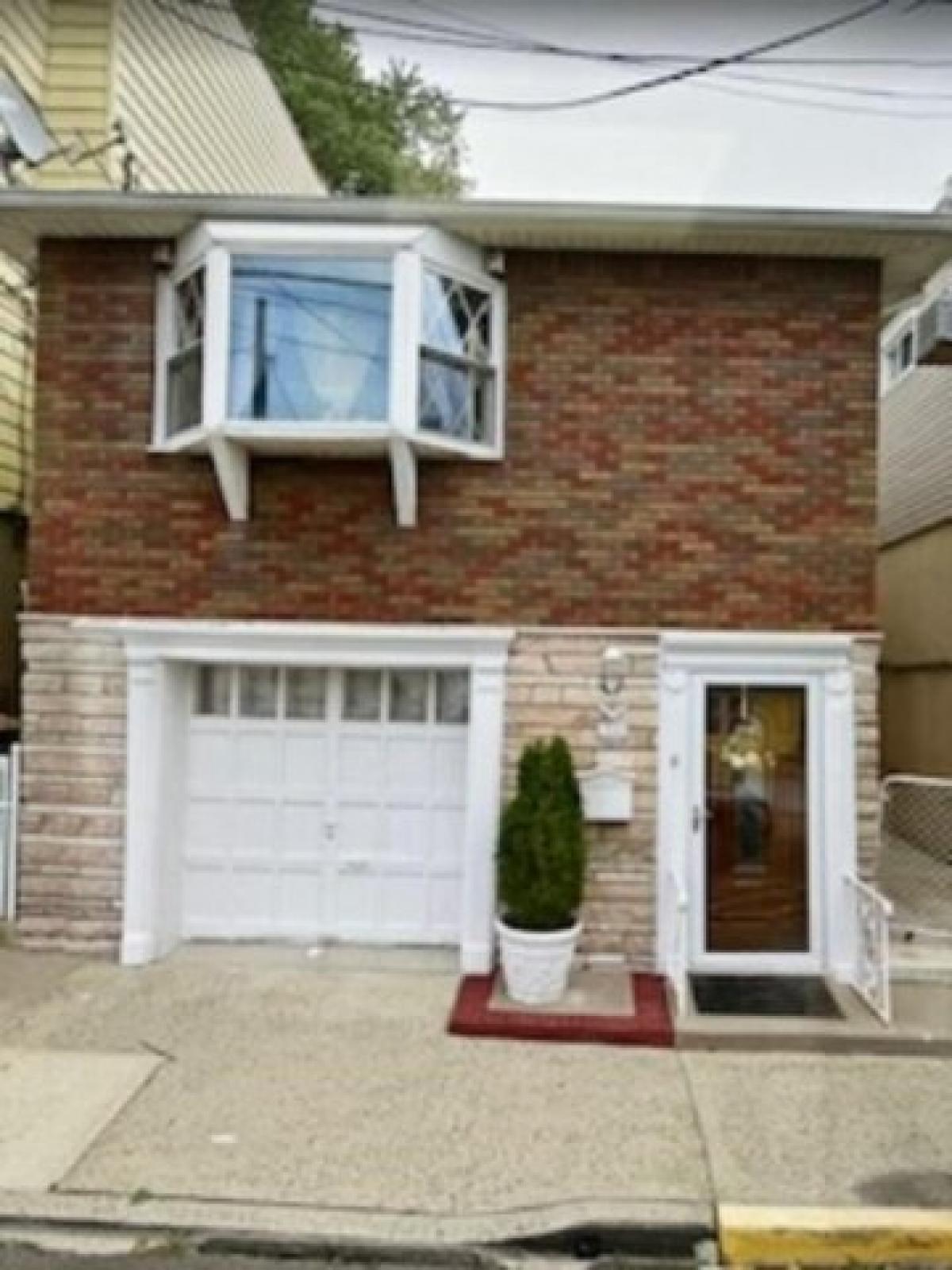 Picture of Home For Sale in North Bergen, New Jersey, United States