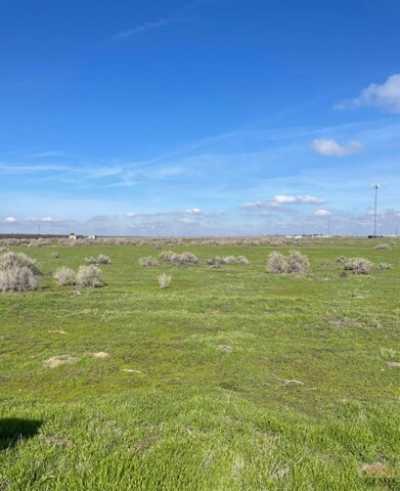 Residential Land For Sale in Buttonwillow, California