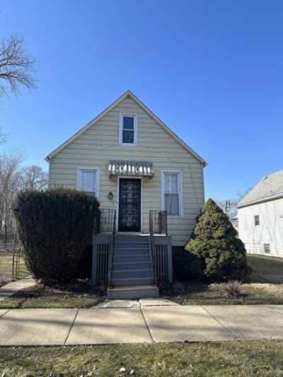 Home For Sale in Calumet Park, Illinois