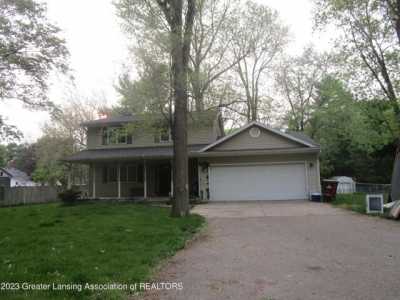 Home For Sale in Dimondale, Michigan