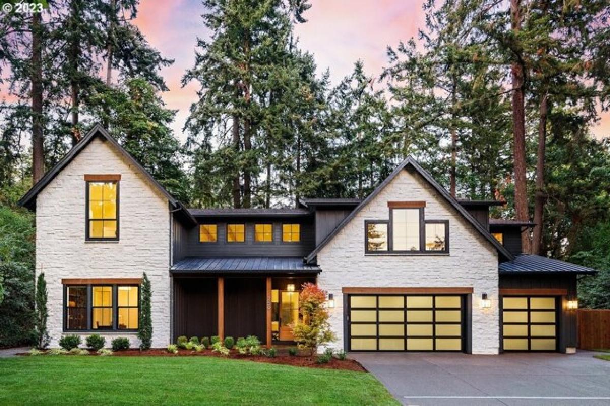Picture of Home For Sale in Lake Oswego, Oregon, United States