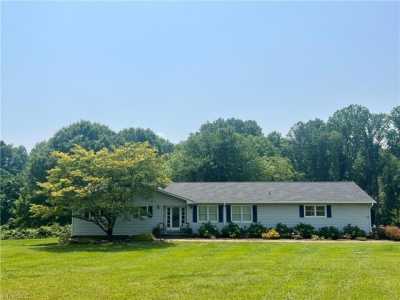 Home For Sale in Yadkinville, North Carolina