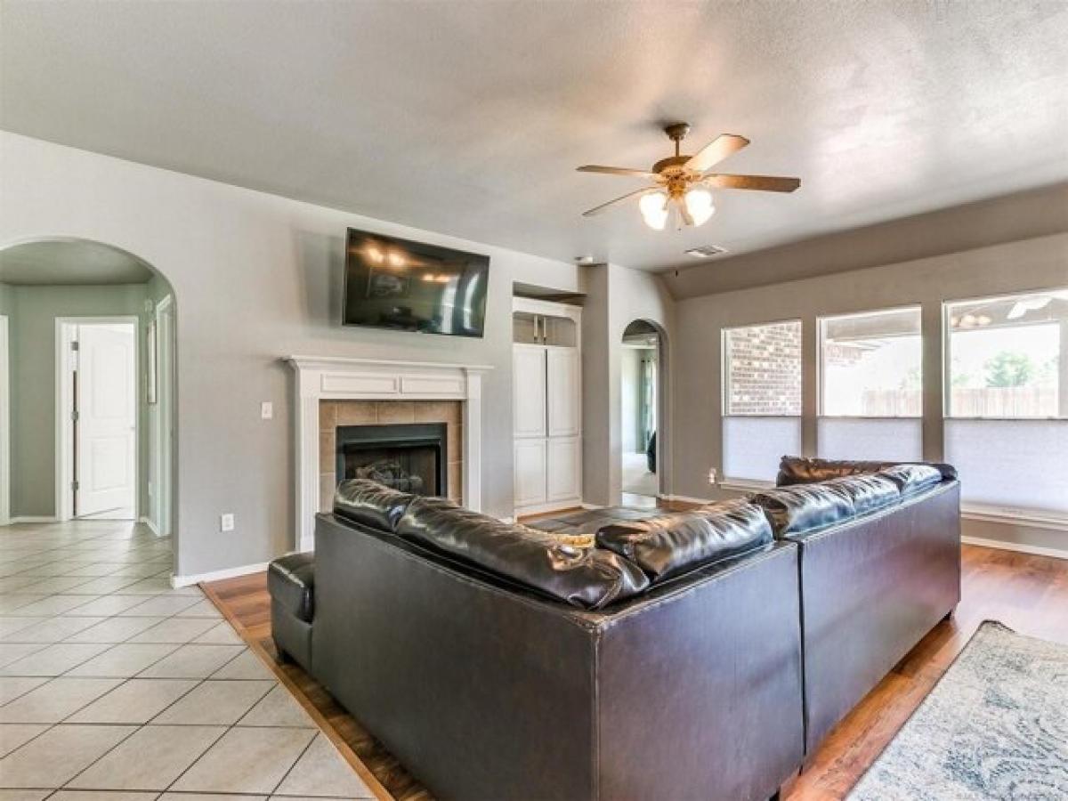 Picture of Home For Sale in Jenks, Oklahoma, United States
