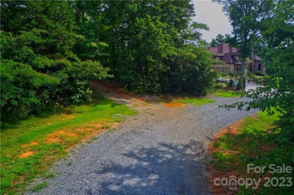 Picture of Residential Land For Sale in Matthews, North Carolina, United States